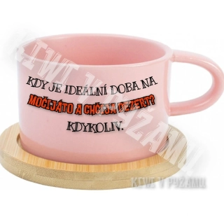 PORCELÁNOVÝ HRNEK S NÁPISEM. RŮŽOVÝ